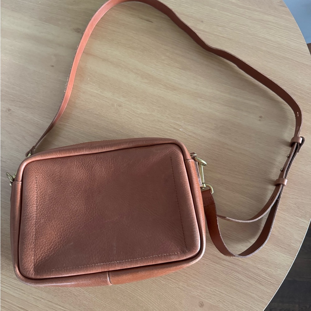 Elegant Tan Leather Crossbody Bag